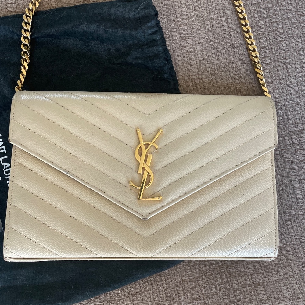 YSL Monogramme Large Grain de
Poudre Wallet on Chain